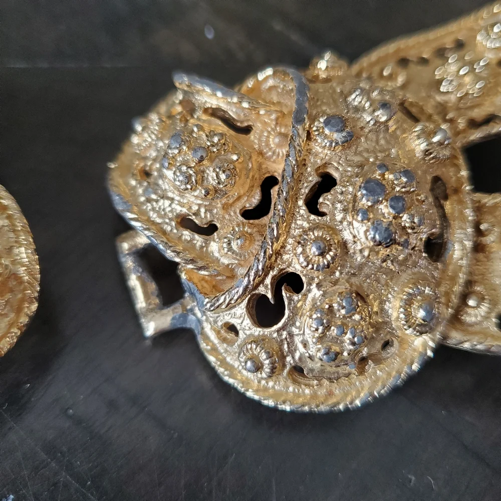 Mimi Di N 1989 Vintage Koi Fish Gold Tone Belt Buckle Set